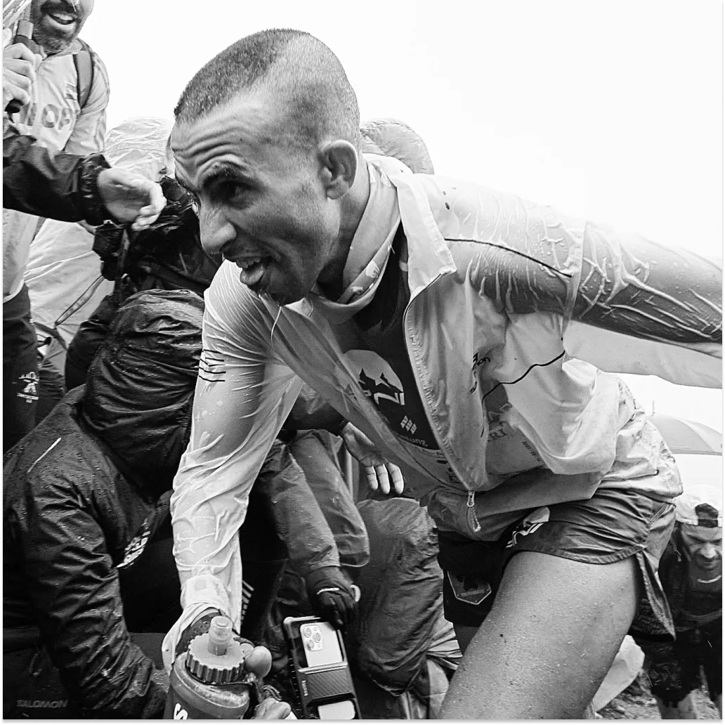 Elhousine running up Zegama 2023